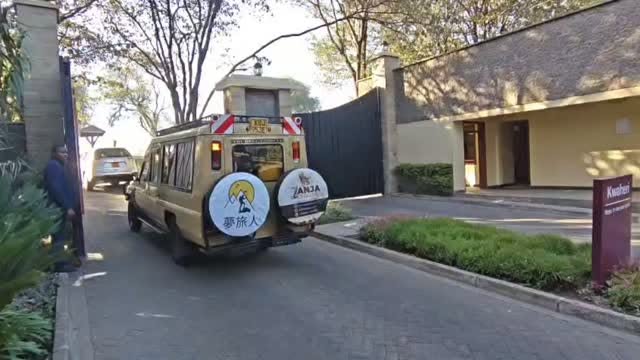 Janja Tours Instagram safari moment
